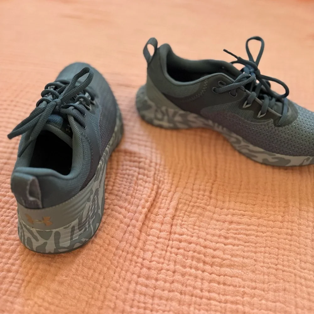 Under Armour Women’s Navy Sneakers - Picture 1 of 6